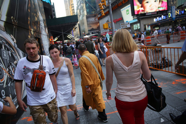 美媒：到纽约警惕假和尚 强行化缘专盯外地客