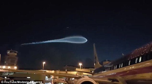 美国机场出现巨型UFO：疑似冰冻气体形成