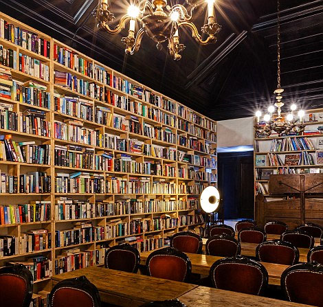 葡萄牙一图书馆风格酒店藏书数万本