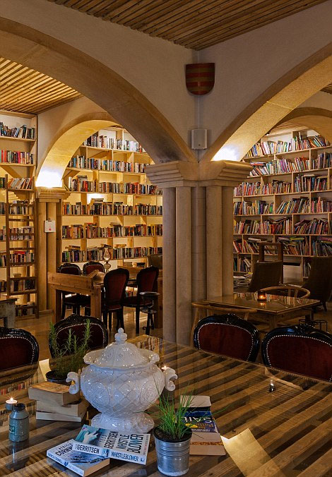葡萄牙一图书馆风格酒店藏书数万本