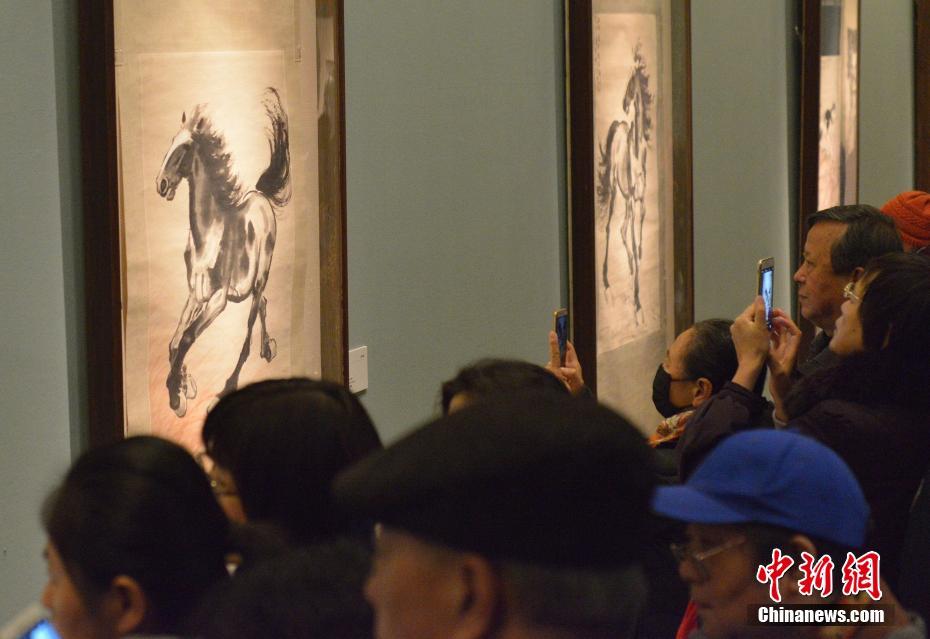 中国美术馆典藏精品特展吸引北京民众