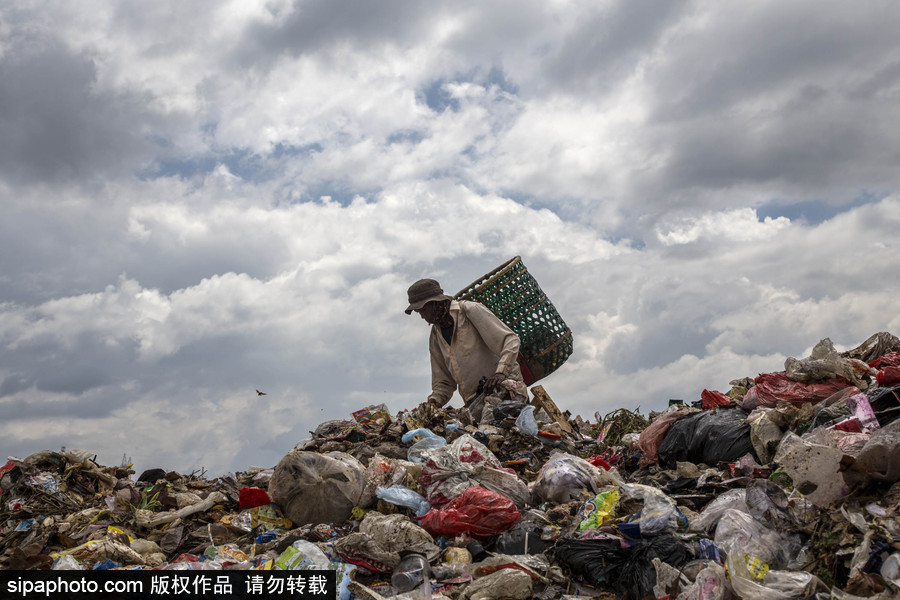 探访印尼南塘格朗废物处理厂 垃圾堆积成山