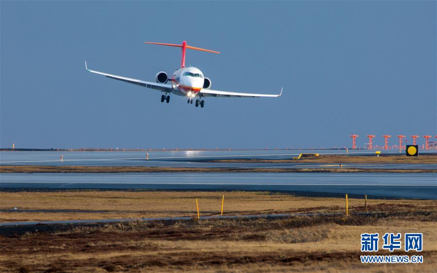 国产支线飞机ARJ21喷气客机完成冰岛大侧风试飞