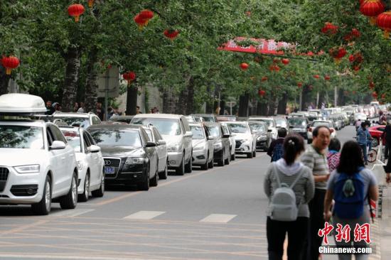 中国消费者逐渐放弃买车？英媒：追捧新型出行方式