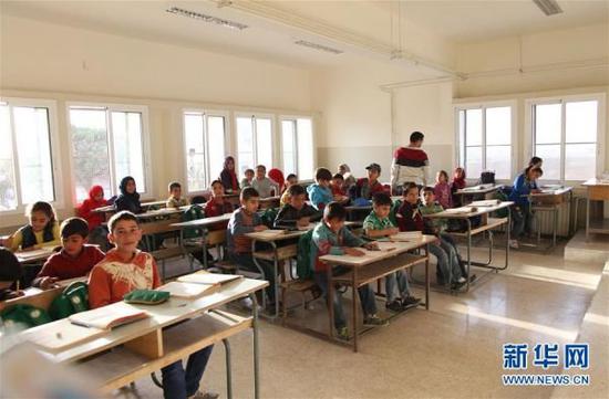 西媒关注叙难民儿童：30万人失学 或致战略风险