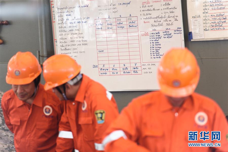 中国救援队参加泰国普吉翻船事故救援
