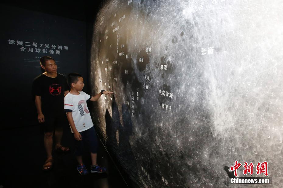 “中国版超级月亮”亮相北京水立方