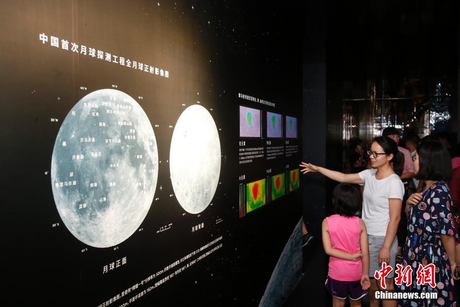 “中国版超级月亮”亮相北京水立方