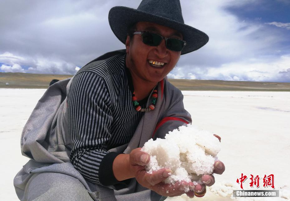 西藏数百年“盐羊古道”再现昔日繁荣景象
