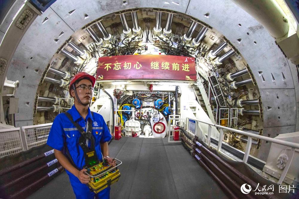 全球首条特高压穿越长江隧道贯通 “万里长江第一廊”创造世界“三最”