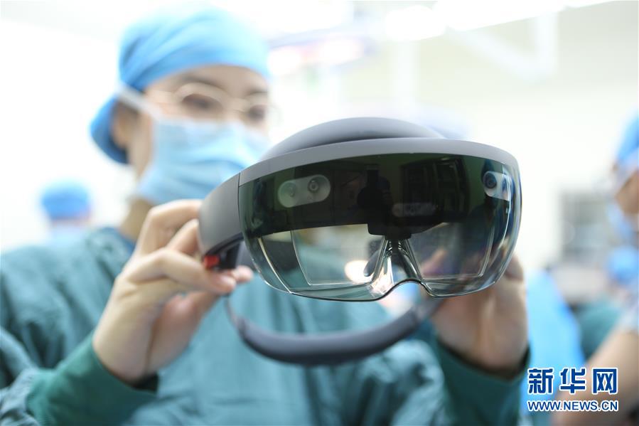 “混合现实”技术为外科医生装上“透视眼”