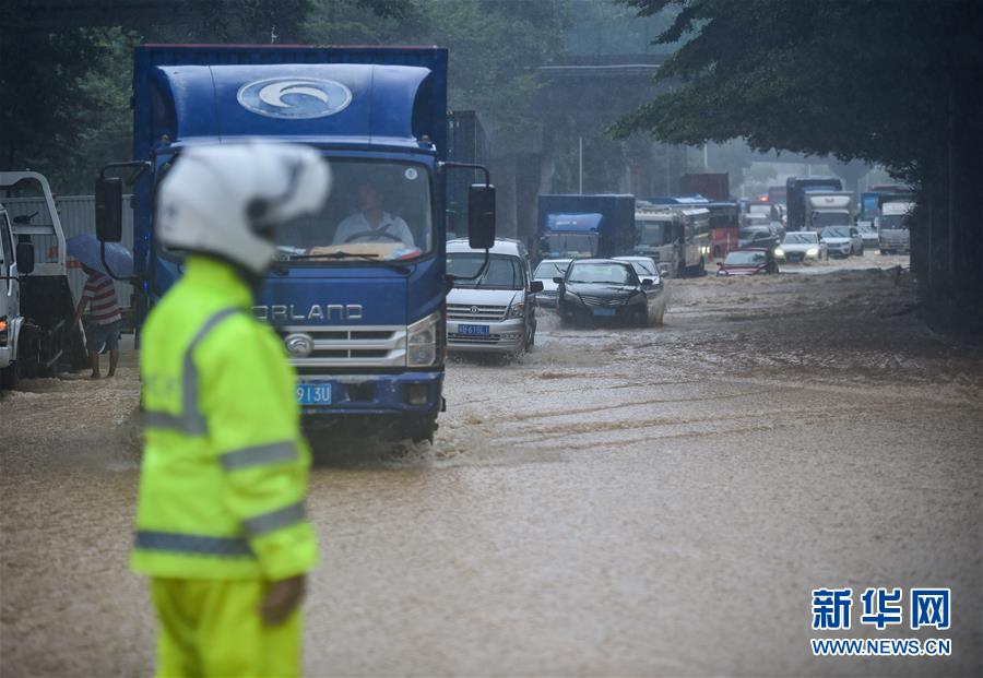 深圳遭遇暴雨天气