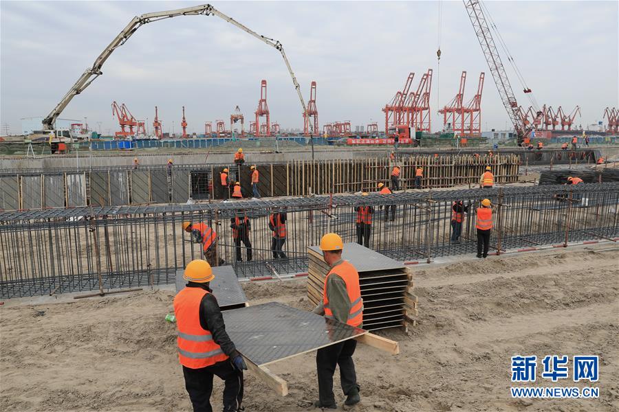 河北省首个全自动集装箱码头加紧施工
