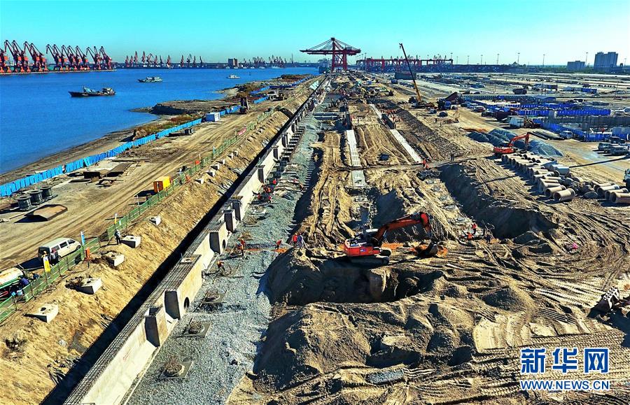 河北省首个全自动集装箱码头加紧施工