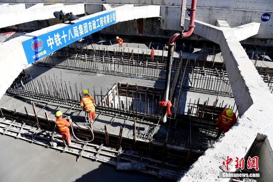 亚洲最长地铁单体车站深圳双拥街站主体结构封顶
