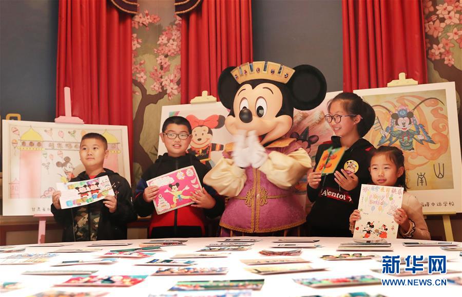 上海迪士尼庆祝米老鼠动漫形象90岁生日