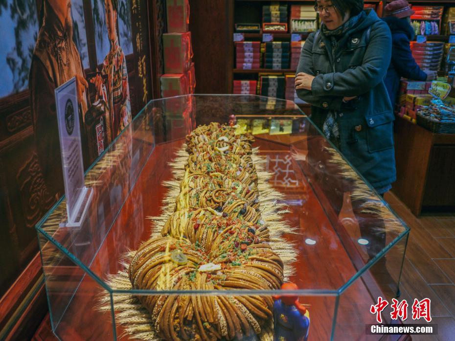 118斤巨型麻花亮相天津麻花文化节
