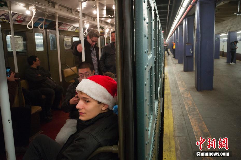 曼哈顿开行复古地铁列车成纽约客大秀场