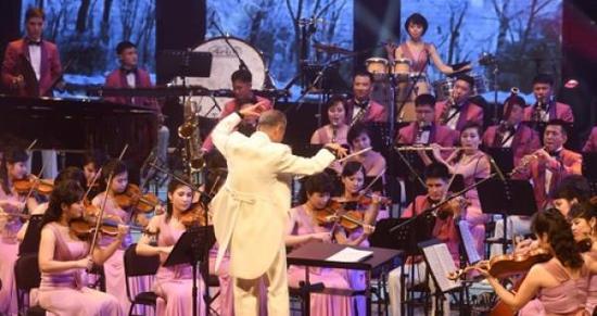 时隔15年，朝鲜艺术团在韩国举行首场演出